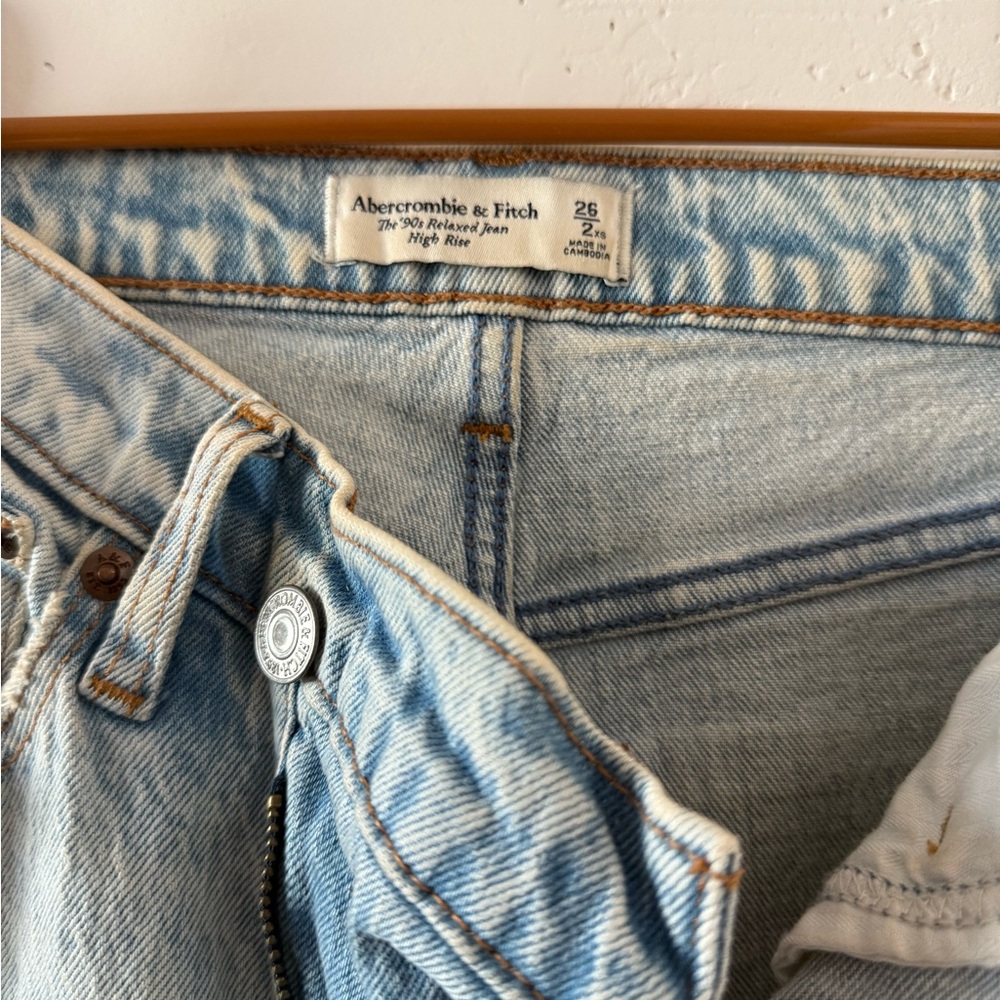 The 90s Relaxed Jean
High Rise - Picture 3 of 4